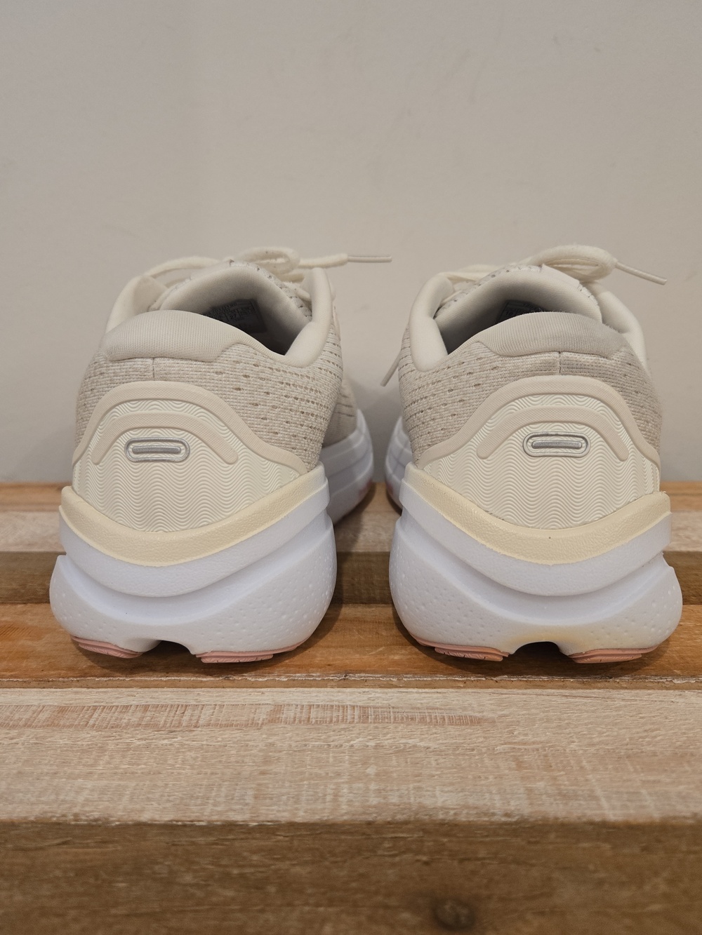 Brooks Ghost Max 2 Women's Size 10 Coconut Milk Zephyr Sneakers - Picture 6 of 11